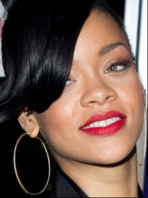 rihanna-e1521488033352