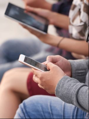 uso-celular-foto-pressfoto-freepik-1